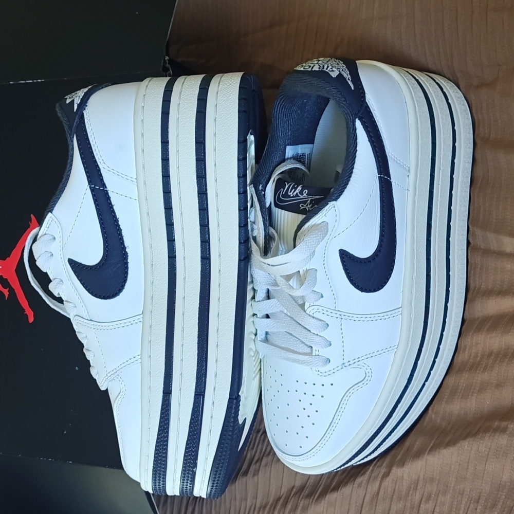Air Jordan 1 Triple Stack - Picture 8 of 10